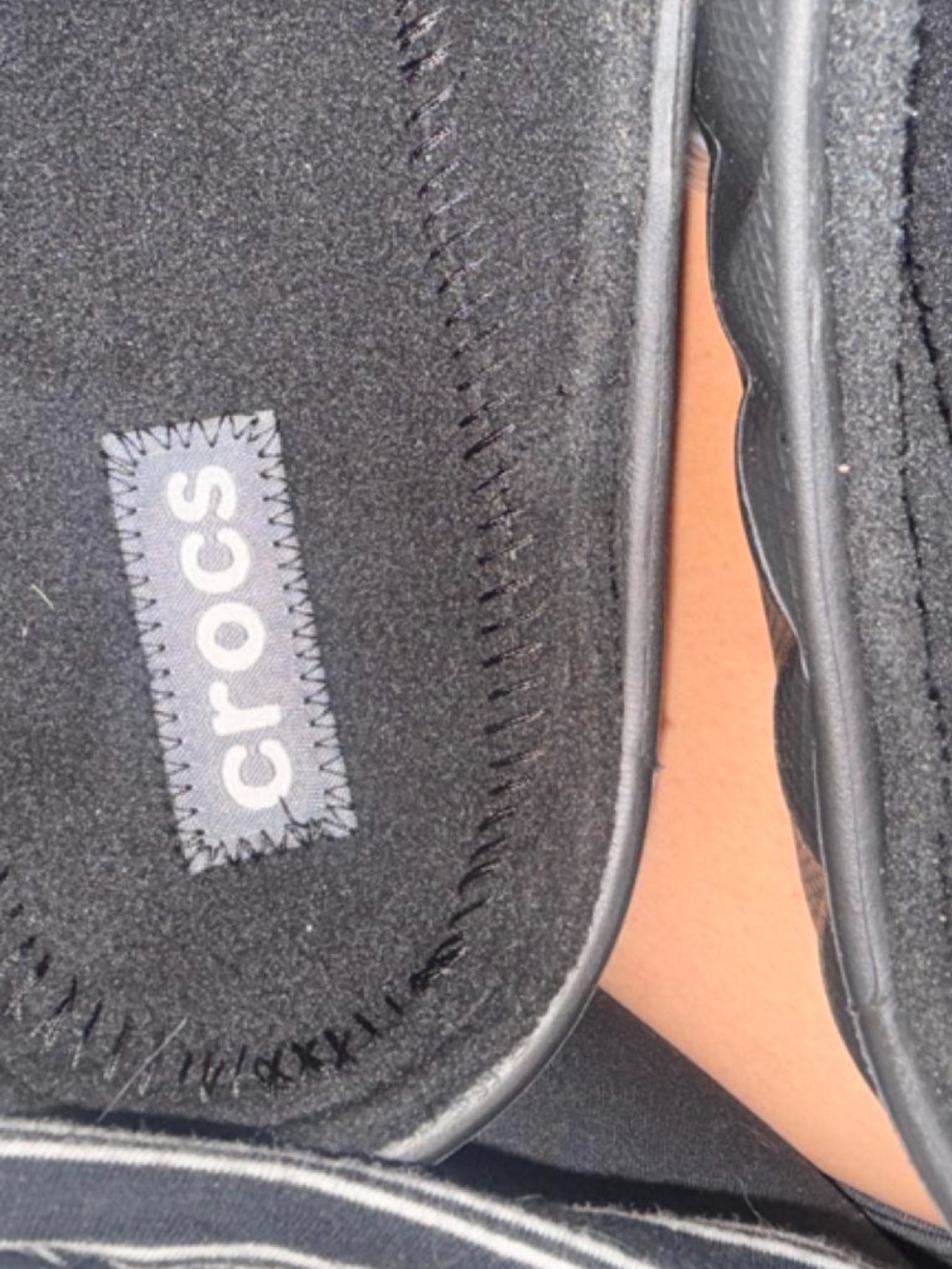 CROCS Men's Classic Cozzy Overpuff Slide in Black - Picture 4 of 7